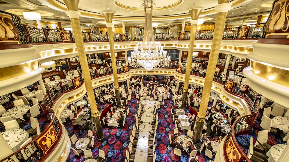 Heavy-Metal-Festival auf hoher See. Schliesslich denkt man bei Kreuzfahrtschiffen eher an gediegenes Ambiente statt an langhaarige Rocker. 