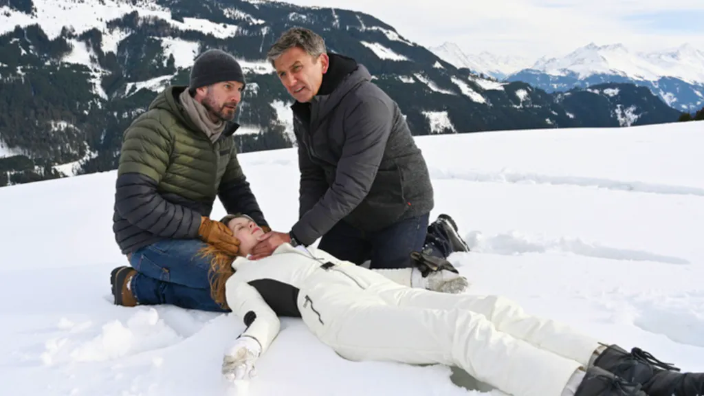 Kind schwer verletzt, Gebäude zerstört: «Bergdoktor»-Dreh durch  Maibaum-Unfall beeinträchtigt | blue News