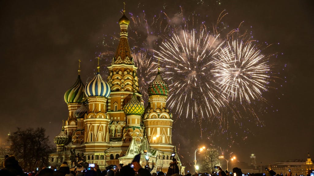 Mit Schutzbrille oder Konfetti – so feiern andere Länder Silvester