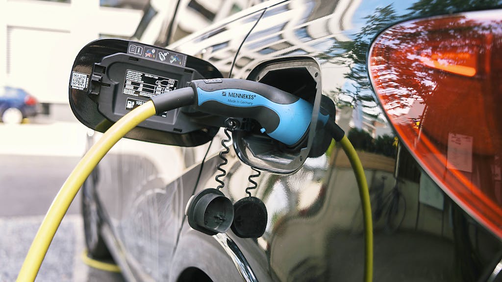 Batterien für E-Autos besser als ihr Ruf