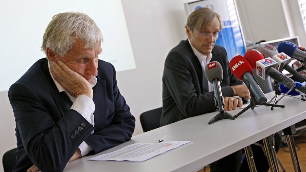 GC-Manager Erich Vogel erklärt Journalisten den «Fall Volker Eckel».