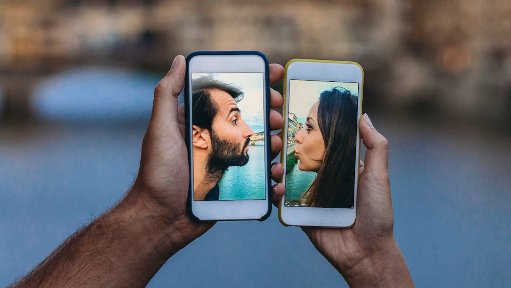 Grössere Erfolgsschancen. Online-Dating – darum ist telefonieren besser als chatten