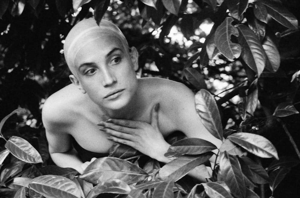 Coco – der Engel aus Bern, den die Welt nicht verstand. Olivier G. Fatton begegnete Coco im November 1989 zum ersten Mal. Dieser<b> «</b>lichte und doch so schwermütige Engel» faszinierte den Fotografen vom ersten Moment an.