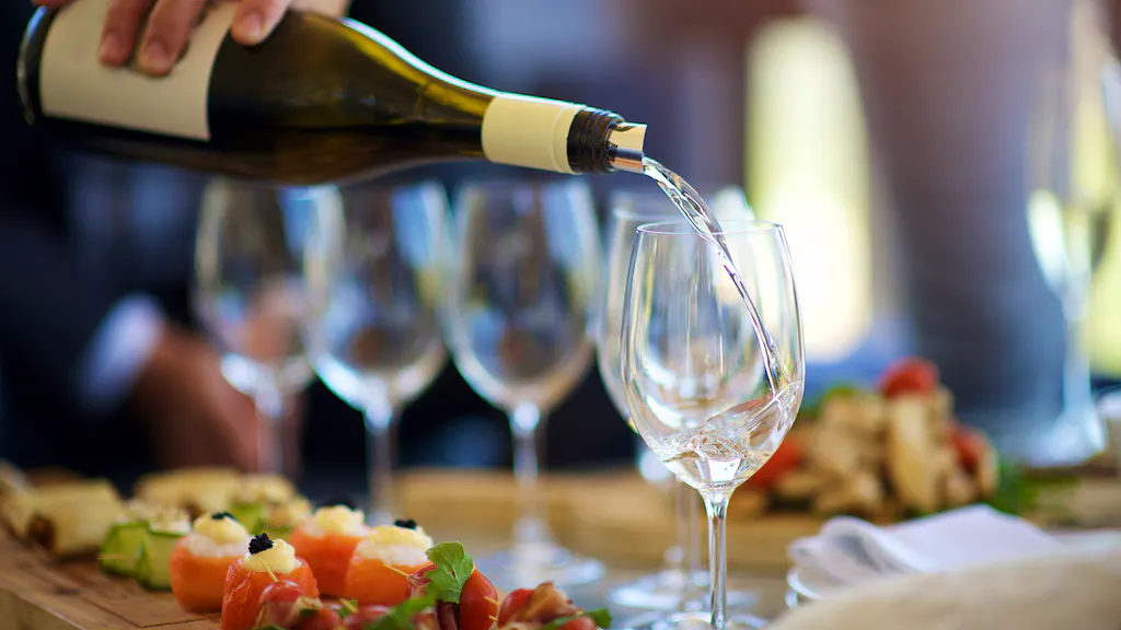 Kolumne. Ein Stück helvetische Alltagskultur – ein Hoch auf den Apéro