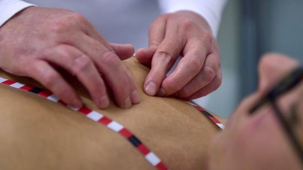 Brustkrebsvorsorge. Wie Blinde Ärzte unterstützen können