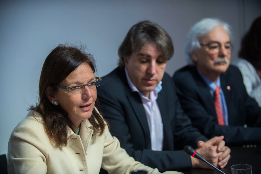 Bellinzona: Sodalizio tra Cantone e Comuni: sottoscritti cinque accordi per il sostegno alla cultura. Nella foto da sinistra, Raffaella Castagnola, Direttrice della Divisione della cultura e degli studi universitari, Manuele Bertoli consigliere di Stato e Roberto Malacrida, Municipale di Bellinzona