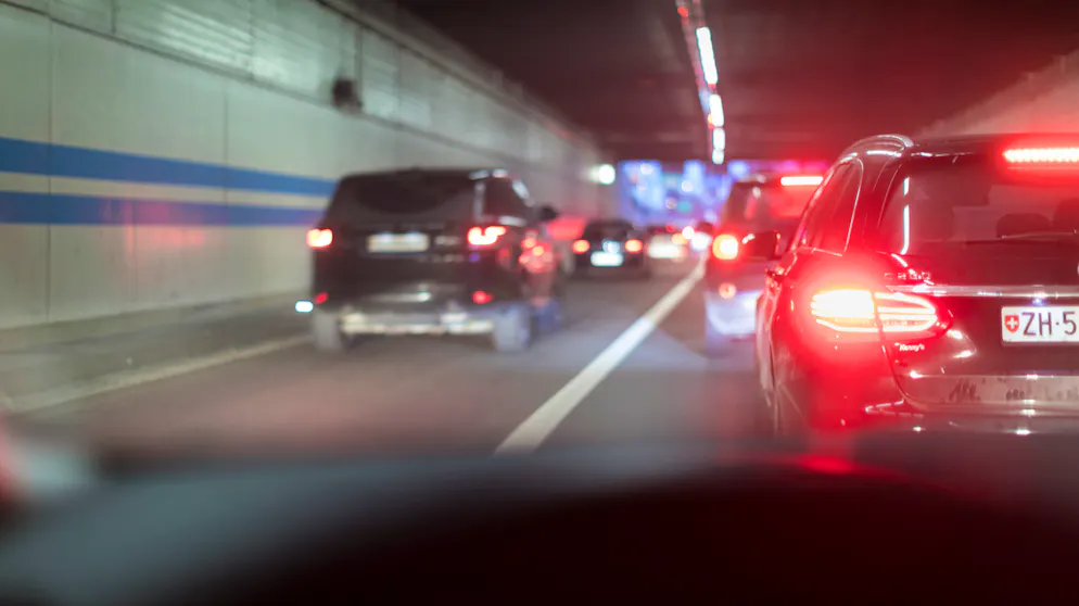 Sexueller Übergriff mitten im Milchbucktunnel. Ein vermeintlicher Uber-Fahrer belästigt eine junge Frau bei voller Fahrt.