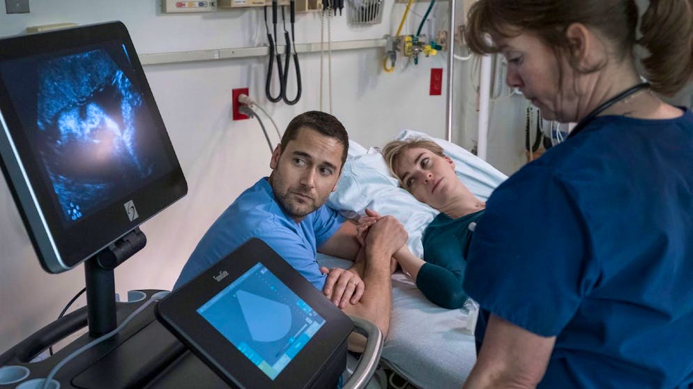 Die Serien-Highlights im März. Dr. Max Goodwin (Ryan Eggold) hat in der neuen Vox-Serie «New Amsterdam» (ab 6.3., mittwochs, 20.15 Uhr) Grosses vor: In seiner Funktion als ärztlicher Direktor eines der ältesten Krankenhäuser New Yorks will er das Patientenwohl in den Vordergrund rücken. Dazu müssen veraltete Klinikstrukturen aufgebrochen werden – beliebt macht man sich so bei Kollegen nicht.