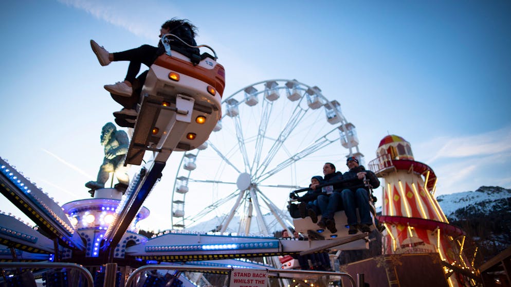 Indische Pre-Wedding-Party mit 850 Gästen steigt in St. Moritz. Das schöne Spätwinterwetter kommt den Gästen entgegen.