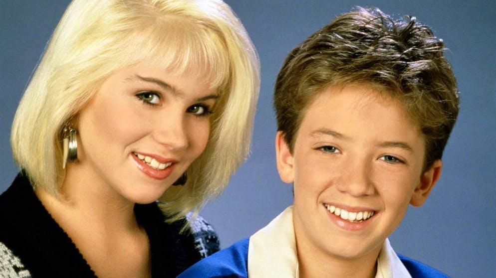 Che fine hanno fatto le star delle sit-com cult degli anni Ottanta?. Se Kelly era la bionda sexy, lui era il fratellino timido, che non aveva successo con le ragazze ed era un po' inibito: per David Faustino, il ruolo di Bud Bundy è stato finora il più importante della sua carriera.