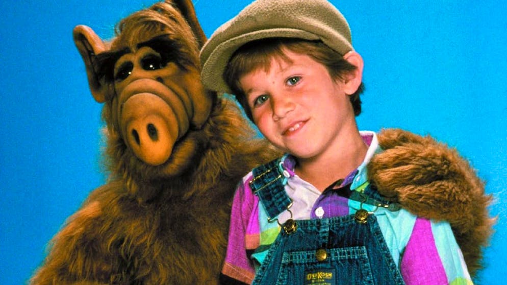 Che fine hanno fatto le star delle sit-com cult degli anni Ottanta?. Dopo l'atterraggio di Alf nel garage dei Tanner, Brian (Benji Gregory) è diventato il suo miglior amico e il suo compagno di giochi. Salvo quando l'extraterrestre tentava di mangiare il gatto della famiglia, Lucky....