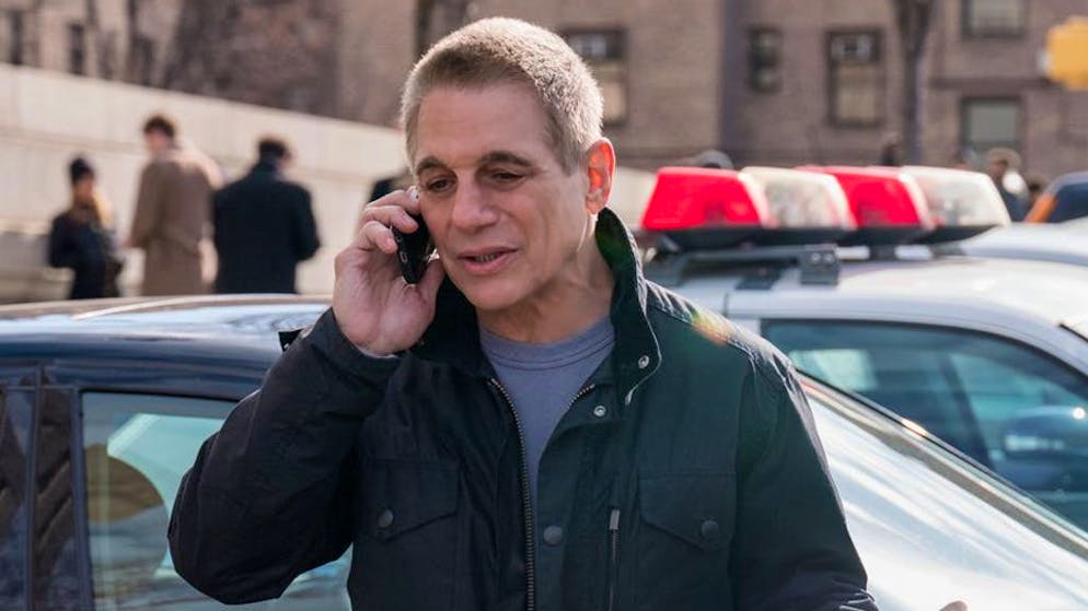 Che fine hanno fatto le star delle sit-com cult degli anni Ottanta?. Benché ci si ricordi di lui soprattutto nei panni di Tony Micelli, anche Tony Danza è stato particolarmente occupato dopo la fine della sit-com: ha diretto un suo talk-show quotidiano dal 2004 al 2006 e recitato nel dramma «Crash - Contatto fisico» premiato agli Oscar. Lo si è anche visto di recente in uno dei ruoli principali della serie Netflix «The Good Cop» (foto). 