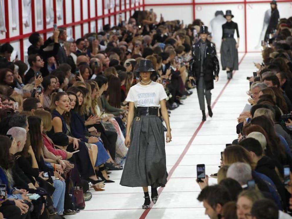 «Sisterhood is Global»: Eröffnung der Show von Dior.