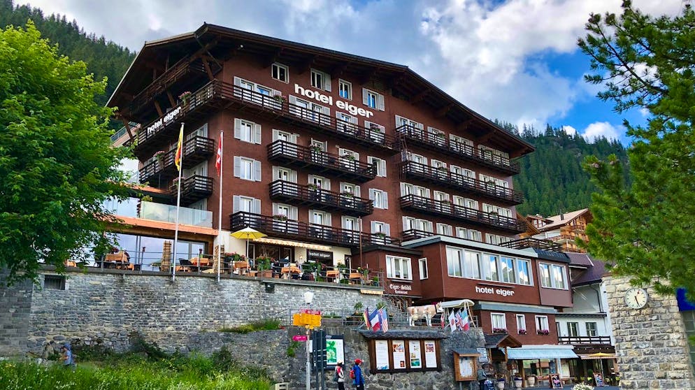 Gästewahl – Das sind die besten Schweizer Hotels. Auf Rang 9 platziert sich das Hotel Eiger in Mürren BE. Das Vier-Sterne-Haus blickt auf eine lange Tradition zurück: Seit 1892 befindet es sich in Familienhand und überzeugt durch seine Gastfreundschaft und angenehmen Service.