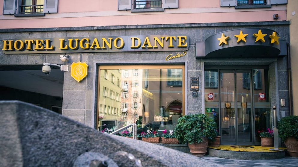 Gästewahl – Das sind die besten Schweizer Hotels. Mitten im historischen Zentrum Luganos liegt das mit vier Sternen ausgezeichnete Hotel Lugano Dante Center. Die Zimmer sind stilvoll eingerichtet und in wenigen Minuten gelangt man zu Fuss in die Stadt. Das schätzen die Gäste sehr und wählten das Hotel auf den 4. Rang.