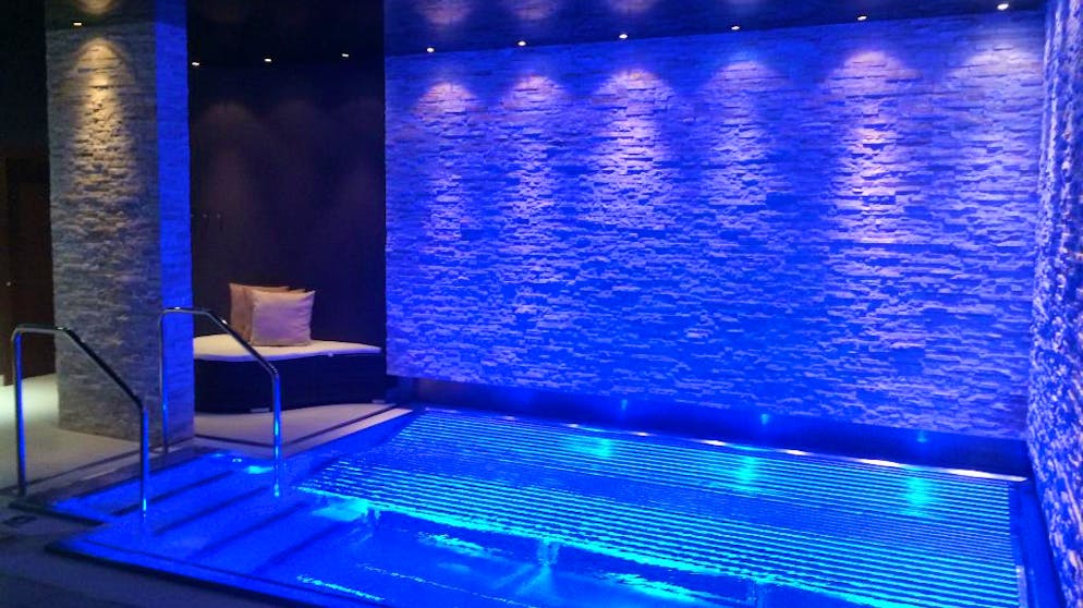 Gästewahl – Das sind die besten Schweizer Hotels. Das Europe Hotel & Spa in Zermatt VS schafft Platz 10 im Rahmen der diesjährigen «Travellers' Choice Awards» des Reiseportals Tripadvisor. Das Vier-Sterne-Hotel empfängt mit einer alpin-modernen Einrichtung. 14 der 38 Zimmer bieten einen direkten Blick auf das Matterhorn.