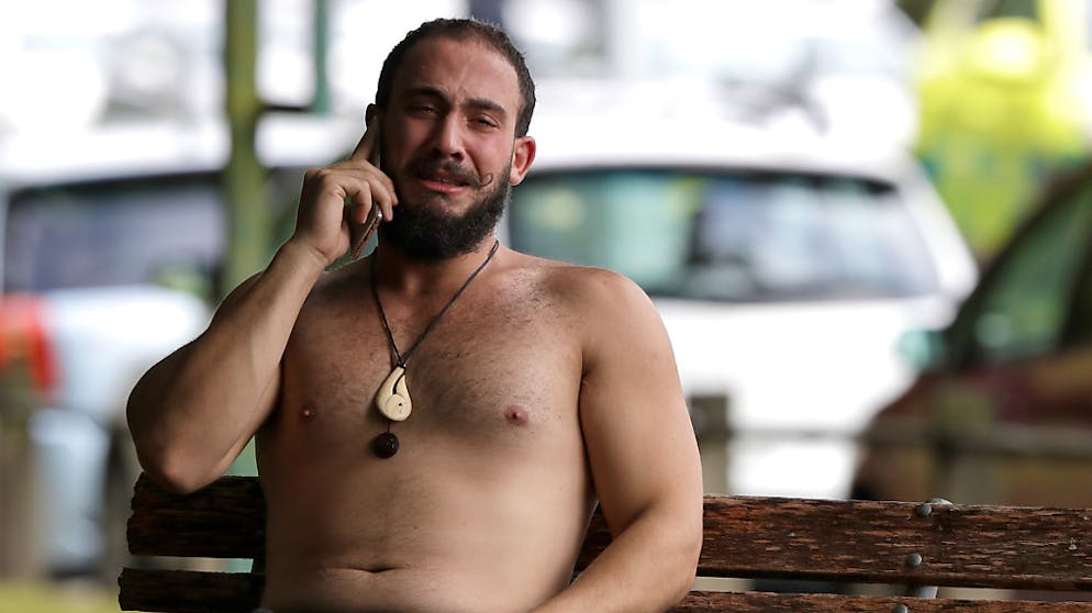 Neuseeland: Anschlag auf Mosche. Ein Mann weint vor der Moschee in Christchurch, in der Schwerbewaffnete während des Freitagsgebets Dutzende Menschen erschossen hatten.