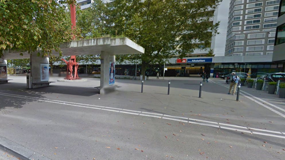 Beim Bahnhof Altstetten kam es zur Übergabe des getürkten Geldes und des USB-Sticks.