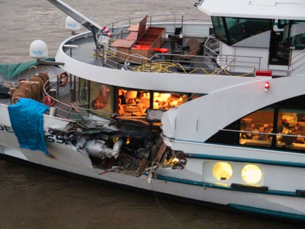 Schweizer Schiff Kollidiert Mit Frachtschiff