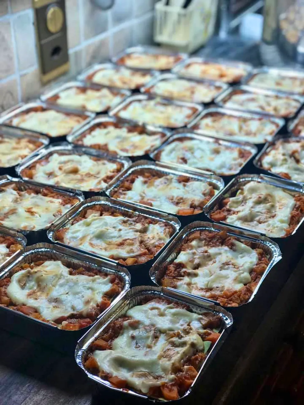 Una specialità? Lasagne fatte in casa con sedano, rapa e ragù di tofu.