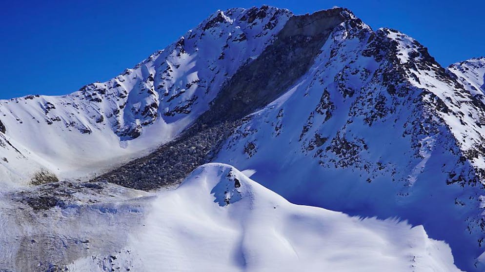 Der Felssturz am Flüela Wisshorn bei Davos umfasste mehrere zehntausend Kubikmeter Material. Zudem löste er eine Lawine aus.