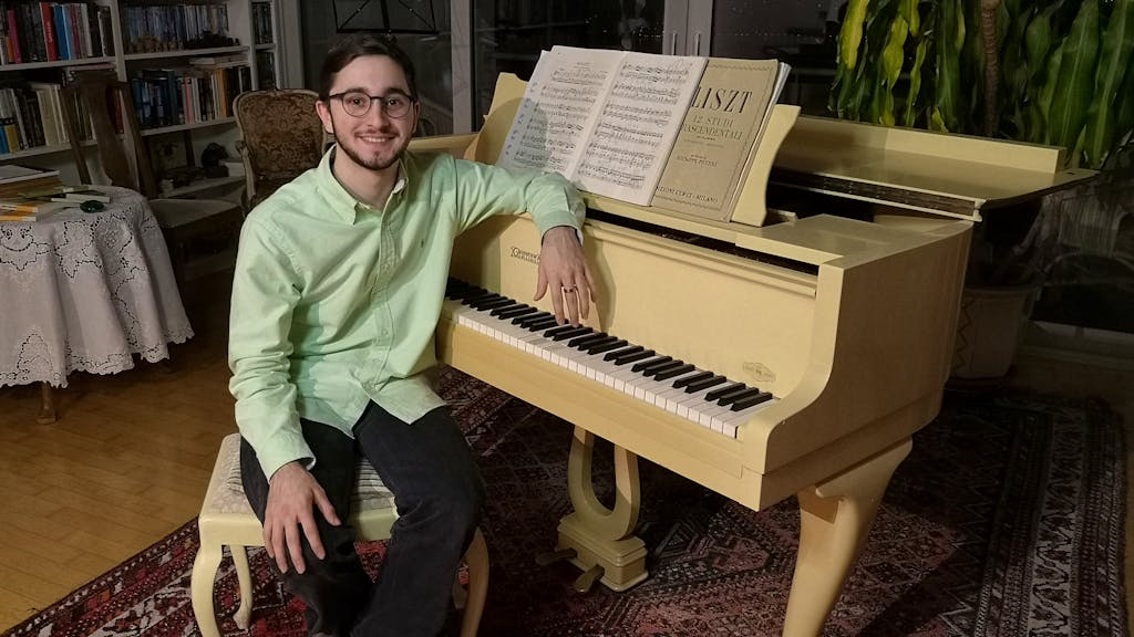 Giovani e politica. Emanuele Mobiglia: «Ragioniamo con gli incentivi, non con i divieti»