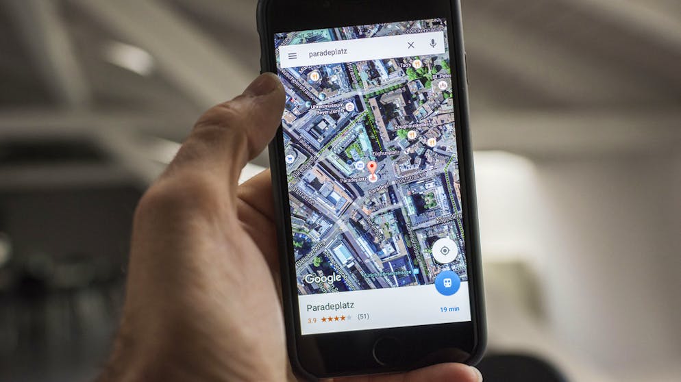 Google Maps als perfekter Reisebegleiter. Mit Google Maps sollte man immer den richtigen Weg finden. Welche Tricks die Karten-App auf Lager hat, zeigen wir folgend.