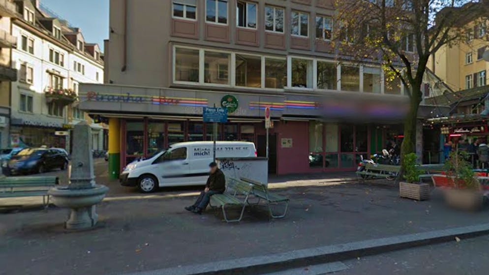 100 Meter von der Piranha-Bar kam es zur blutigen Attacke. Der Lybier wurde schwer am Hals verletzt.