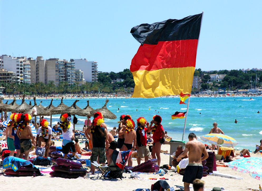 Mit schärferen Auflagen will Mallorca von diesem Sommer an den berühmt-berüchtigten Sauftourismus an der Playa de Palma eindämmen.