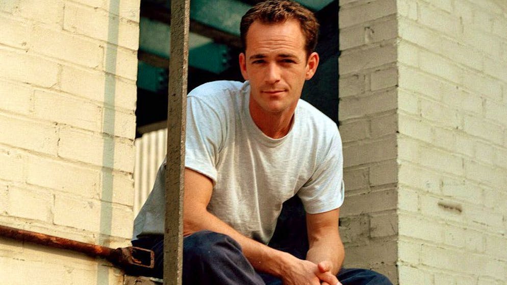 Trauer um Luke Perry. Er spielte darin den rebellischen Dylan McKay.