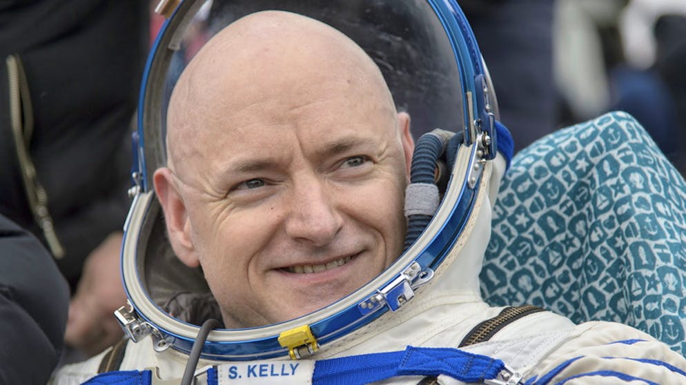 Langer Aufenthalt im All – Studie mit Zwillingen liefert Überraschungen. Das Handoutfoto zeigt Scott Kelly nach der Rückkehr von der Internationalen Raumstation zur Erde in Kasachstan am 2. März 2016.
