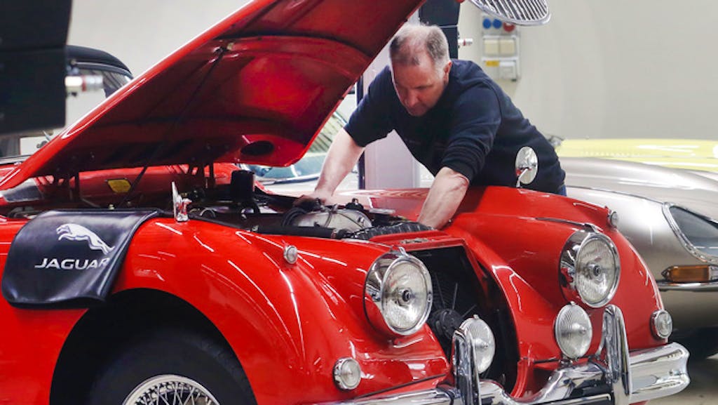 Werksrestauration. «Jedes Auto ist zu retten»: Zweites Leben für Oldtimer