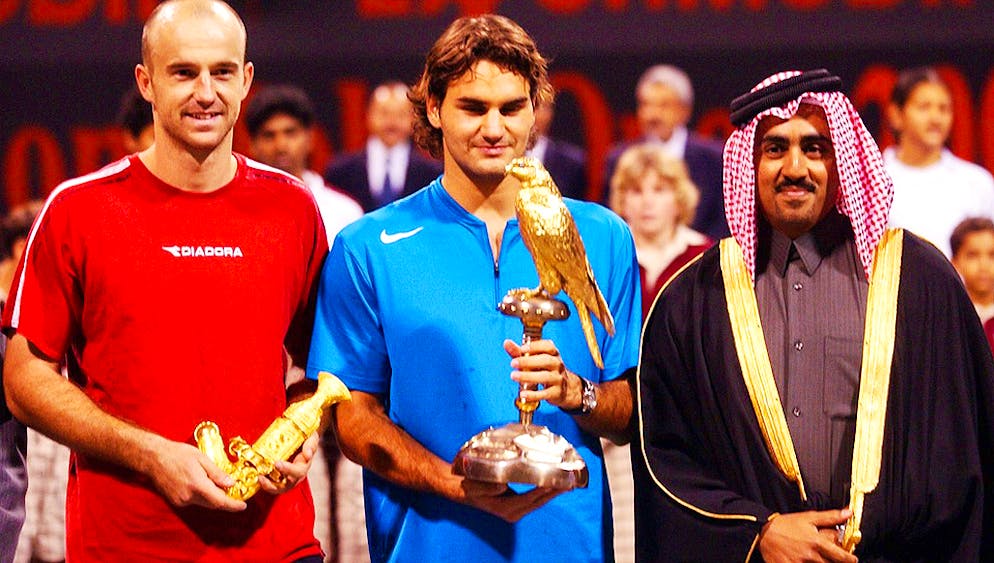 Bildergalerie 103 Titel Roger Federer. Das neue Jahr beginnt Federer so, wie er das alte beendet hat: mit einem Turniersieg. In Doha schlägt er seinen späteren Coach Ivan Ljubicic 6:3, 6:1.