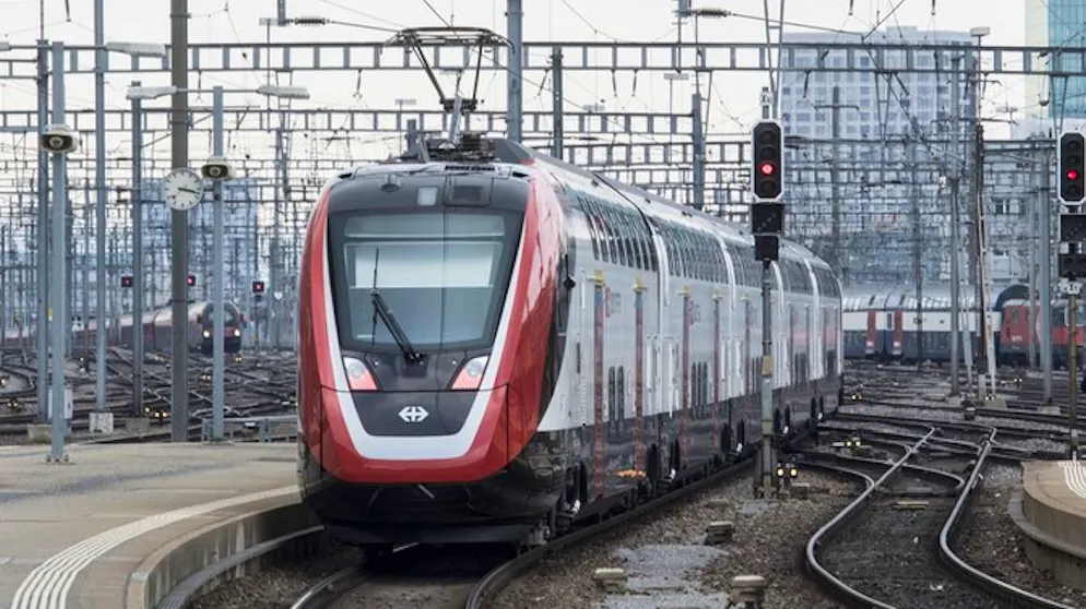 Der neue Fernverkehr-Doppelstockzug der SBB FV-Dosto auf der Fahrt von Zürich nach Bern (Archivbild).