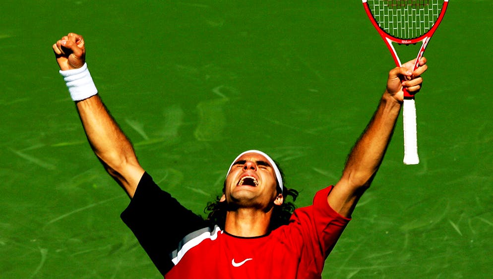 Bildergalerie 103 Titel Roger Federer. … und in Miami trifft er zum ersten Mal in einem Endspiel auf Rivale Nadal. In einem packenden Fünfsatz-Match dreht Federer einen 0:2-Satzrückstand noch und siegt 2:6, 6:7, 7:6, 6:3, 6:1.