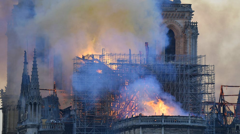Grossbrand auf unserer Notre-Dame. Vom Dachstuhl der Kathedrale wird wohl nichts mehr übrig bleiben.