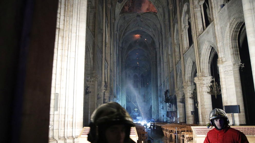Grossbrand auf unserer Notre-Dame. Ein grosser Teil der in der Kathedrale befindlichen Kunst- und Kulturgegenstände konnte von den Einsatzkräften in Sicherheit gebracht werden.