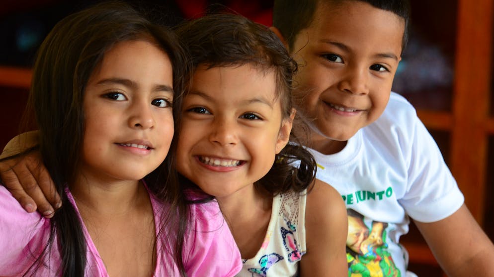 Jedem Kind eine Zukunft: SOS-Kinderdorf unterstützt seit über 60 Jahren Kinder in Not. Ihnen ein liebevolles Zuhause zu geben und eine selbstgestaltete Zukunft zu ermöglichen, sind die Hauptziele des weltweit aktiven Hilfswerks.