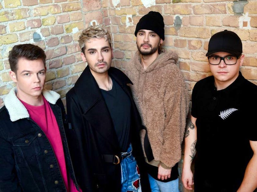 2 2 группа сейчас. Токио хотел Ургант. Токио хотел Вечерний Ургант. Tokio Hotel Вечерний Ургант. Группа Tokio Украина и русский 2002 годы.