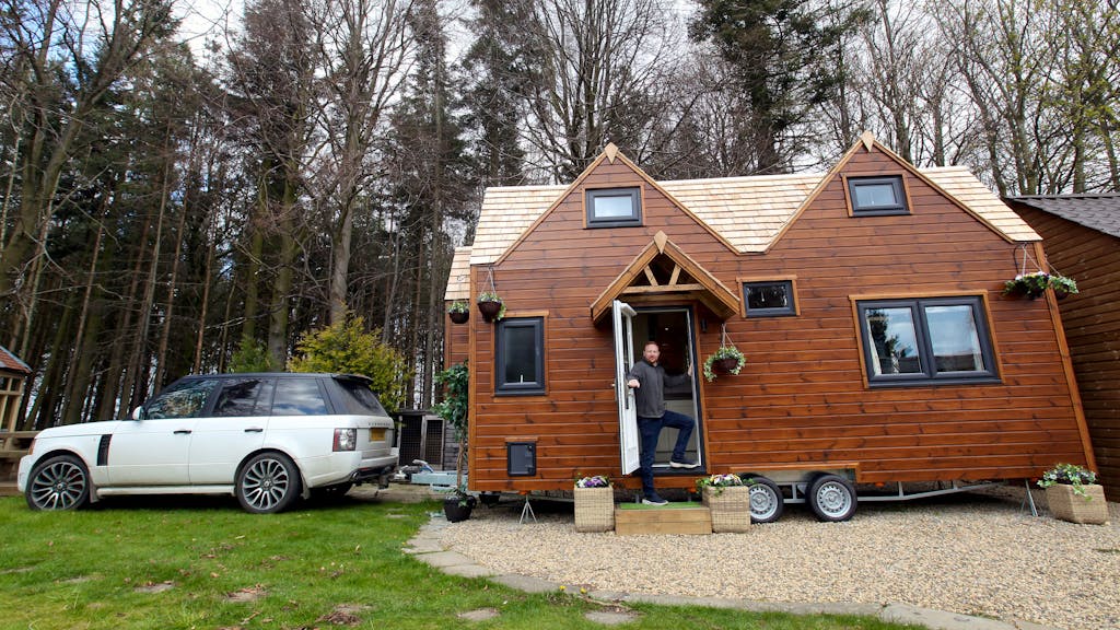 Komfort auf zwei Etagen. Für 20 Franken im Monat: So lebt es sich im Öko-Haus auf Rädern