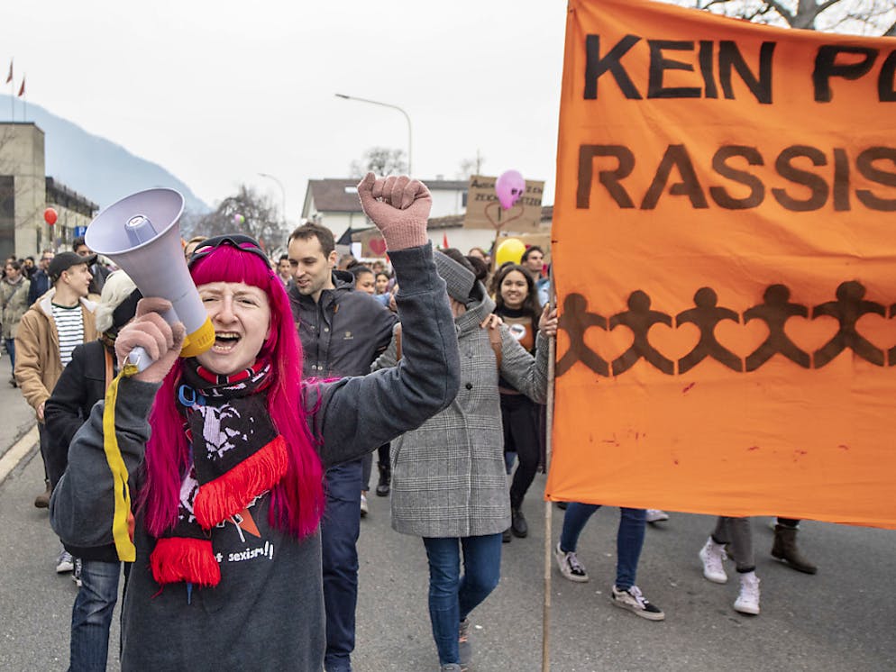 Demonstration gegen Rassismus in Schwyz: Das organisierende Bündnis Buntes Schwyz beklagt den Diebstahl von Transparenten.
