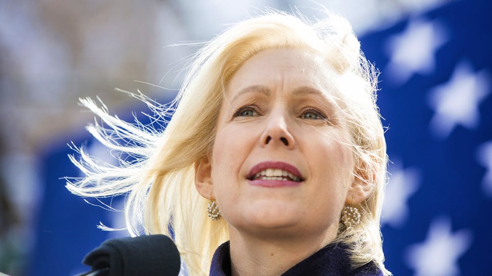 Präsidentschaftsanwärter der US-Demokraten. Kirsten Gillibrand (52): Die Senatorin von New York gilt in der Kongresskammer als eine der lautesten Stimmen bei Themen wie sexuelle Belästigung, sexuelle Übergriffe im Militär, Lohngleichheit für Frauen und Männer sowie bei der Einführung von Familienurlaub.