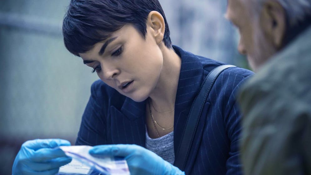 Serien-Highlights im Mai. Nicht nur ihr Job als Gerichtsmedizinerin verlangt Jenny Cooper (Serinda Swan), der Hauptfigur von 13th Streets neuer Krimiserie «Coroner – Fachgebiet Mord» (30. Mai,über Teleclub empfangbar) einiges ab: Seit ihr Mann vor Kurzem unter mysteriösen Umständen ums Leben kam, ist sie alleinerziehende Mutter eines Teenagers. Die zweite Staffel der kanadischen Serie ist bestellt.