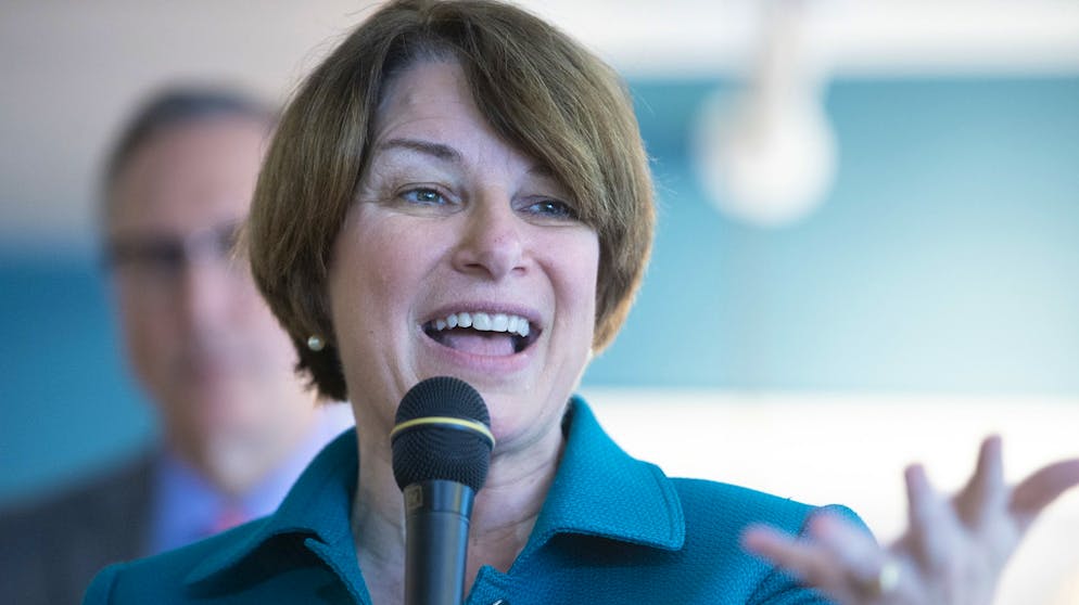 Präsidentschaftsanwärter der US-Demokraten. Amy Klobuchar (58): Die Senatorin aus dem US-Staat Minnesota im Mittleren Westen ist eine pragmatische Abgeordnete, die zur Zusammenarbeit mit den Republikanern bereit ist. Ihr Pragmatismus könnte ihr bei den Vorwahlen schaden, wenn Wähler der Demokraten sich linken Einstellungen zuwenden.