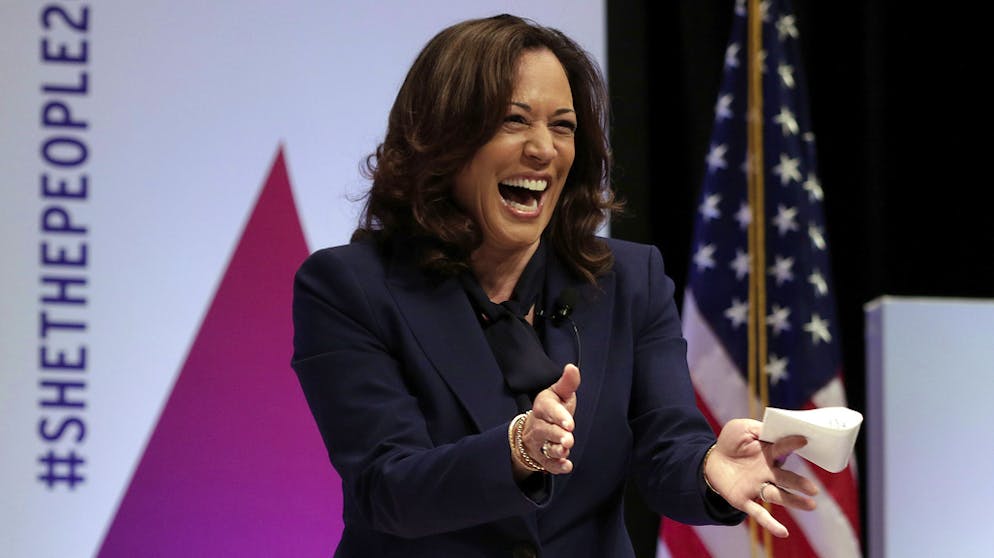 Präsidentschaftsanwärter der US-Demokraten. Kamala Harris (54): Früher war Kamala Harris Justizministerin von Kalifornien. Inzwischen vertritt sie als jüngere von zwei Senatorinnen ihren Heimatstaat in Washington. Im Oberhaus macht sie mit rigorosen Fragen an Trumps Wunschkandidaten für wichtige Ämter von sich reden.