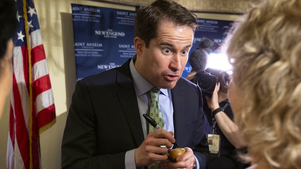 Präsidentschaftsanwärter der US-Demokraten. Seth Moulton (40): Der Irakkriegs-Veteran machte in den USA auf sich aufmerksam, indem er innerhalb der Demokratischen Partei einen Versuch mit anführte, Nancy Pelosi das Amt als Vorsitzende des Repräsentantenhauses zu verweigern. Moulton ist Kongressabgeordneter aus Massachusetts.