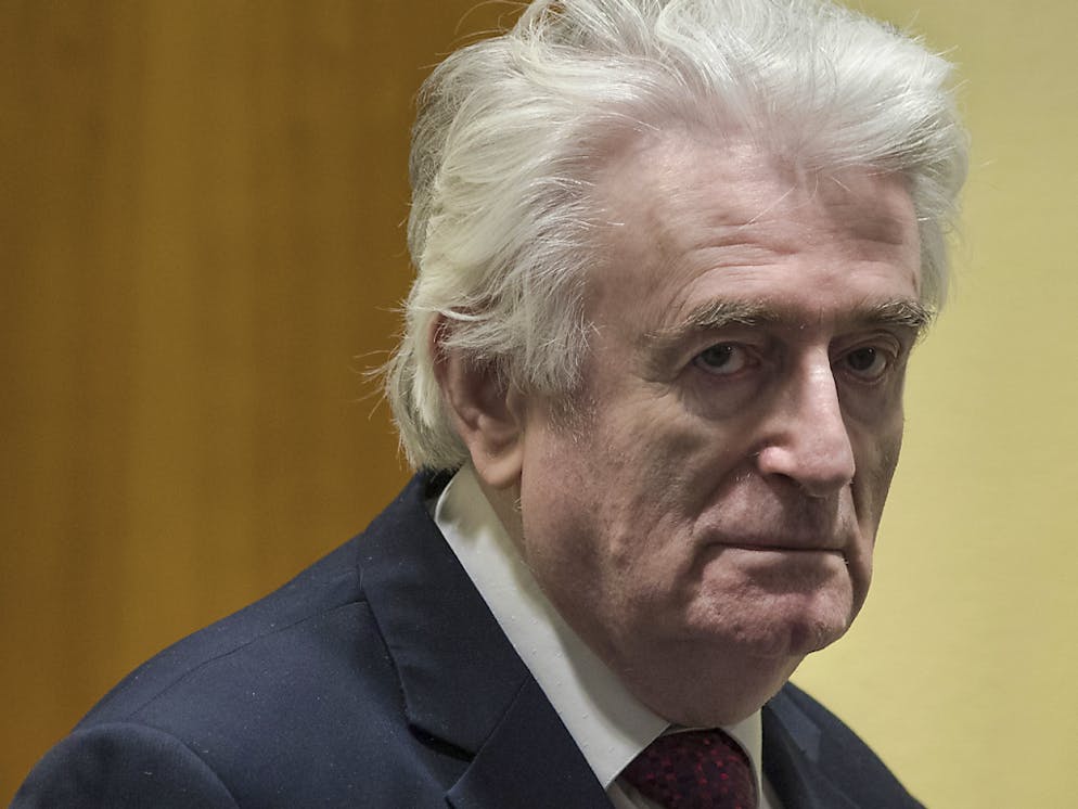 Der ehemalige bosnische Serbenführer Radovan Karadzic kann seine lebenslange Haftstrafe wegen Kriegsverbrechen und Völkermords im Bosnienkrieg nicht mehr anfechten. (Archivbild)