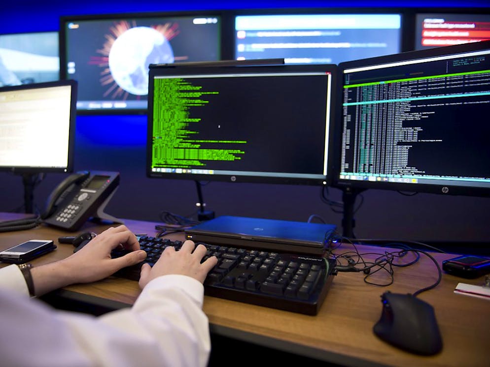 Bei den Ermittlungen zu einem Online-Betrugsversuch an Vereinen stiess die Zuger Polizei auf einen temporären Mailserver. (Symbolbild)