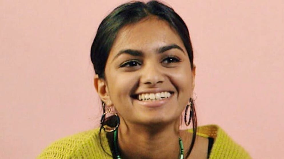 Greta Thunberg & Co.: ces adolescents changent le monde. Amika George a recueilli près de 200 000 signatures pour son initiative réclamant la gratuité des protections hygiéniques pour les citoyennes britanniques les plus démunies. Des personnalités politiques, dont des responsables de haut rang, défendent aujourd’hui cette cause. Mais le combat de la jeune femme de 19 ans continue: «Si nous voulons des changements, nous devons les apporter nous-mêmes.»