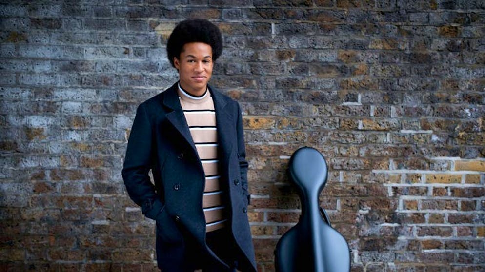Greta Thunberg & Co.: ces adolescents changent le monde. Skeku Kanneh-Mason (19 ans) a commencé le violoncelle à l’âge de six ans; ces années de pratique lui ont permis d’obtenir une bourse à la Royal Academy of Music. A 17 ans, il a décroché un contrat avec une maison de disque et sa première production de musique exclusivement classique s’est classée à la onzième place des charts au Royaume-Uni. Son apparition la plus prestigieuse à ce jour est survenue lors du mariage entre le prince Harry et Meghan Markle, en 2018.